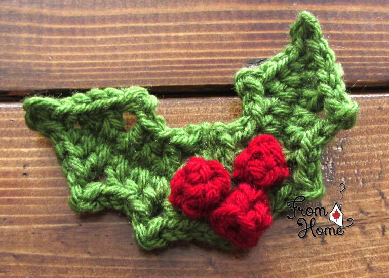 Free crochet pattern for Holly and Berries