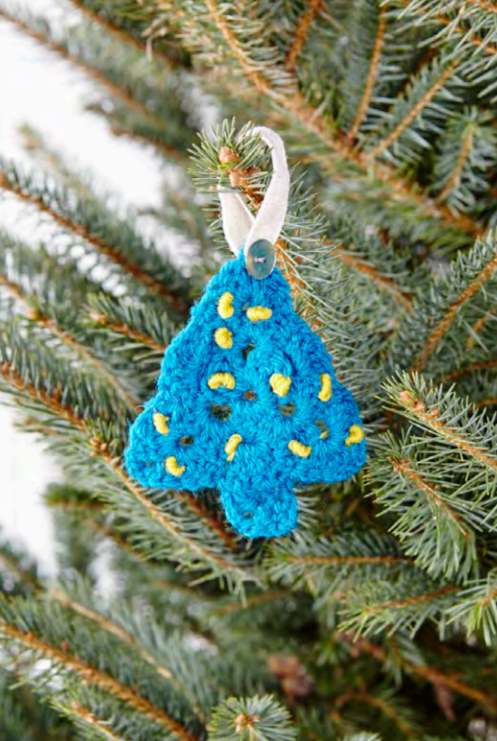 Free crochet pattern for a Christmas tree ornament