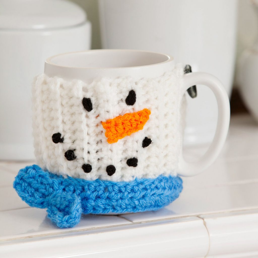 Free crochet pattern for a Snowman mug cosy