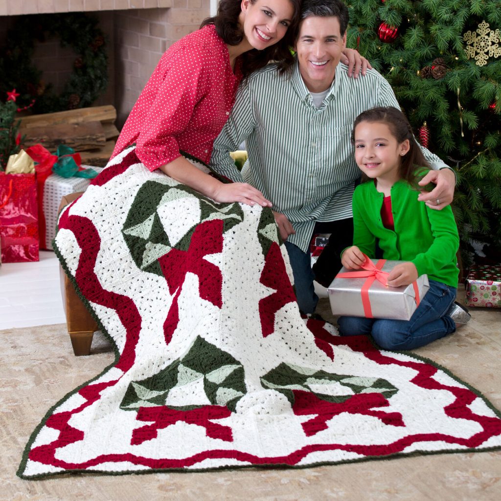 Free crochet pattern for a christmas wreath throw