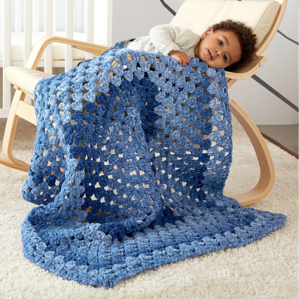 Free crochet pattern for an easy rectangle granny square blanket for babies