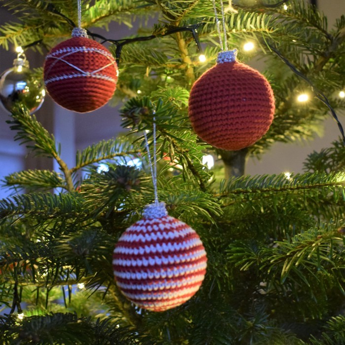 Large Crocheted Christmas Balls pattern