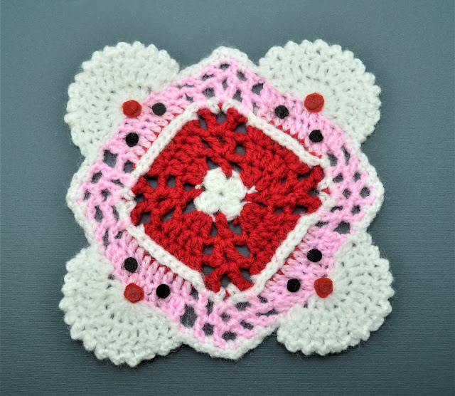 Santa club coaster Christmas crochet free pattern