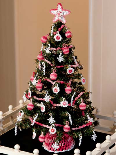 Victorian Christmas tree free crochet pattern