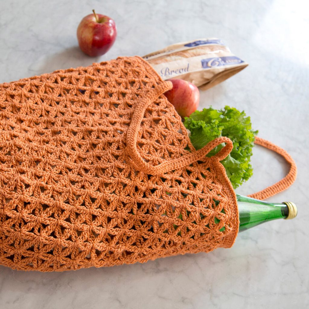 Free crochet pattern for a lacy market bag