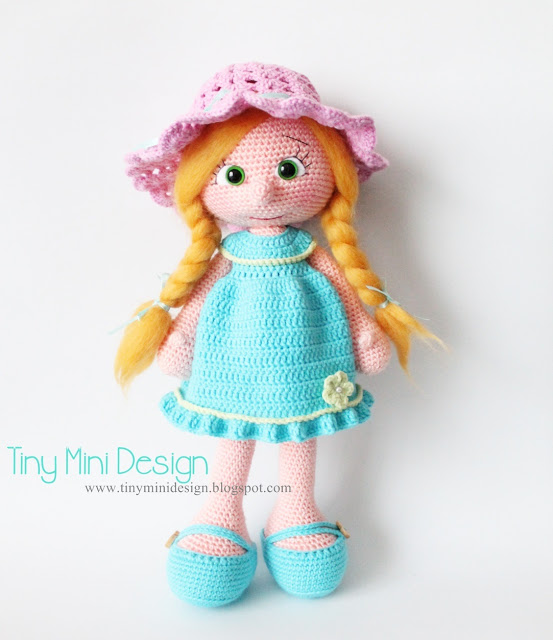 Free crochet pattern for a pretty doll with a blue dress