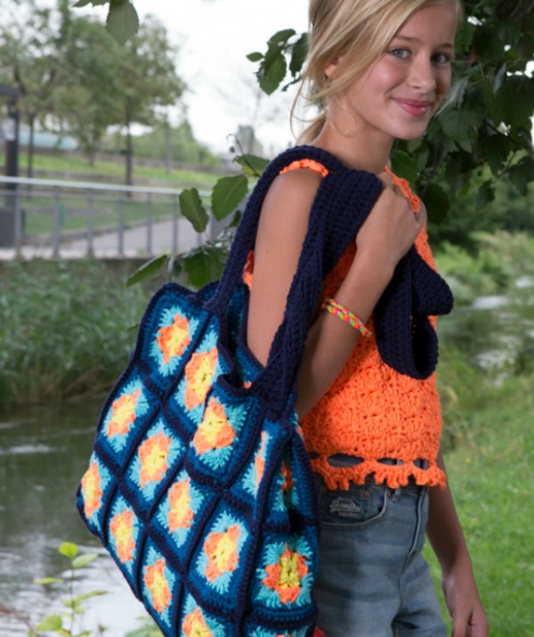 Trendy granny square tote free crochet pattern