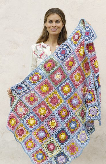 Crocheted blanket with granny squares free pattern