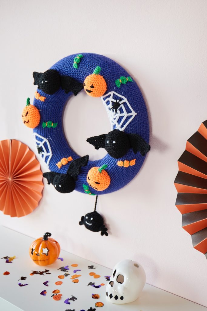 Free Halloween Wreath pattern to crochet