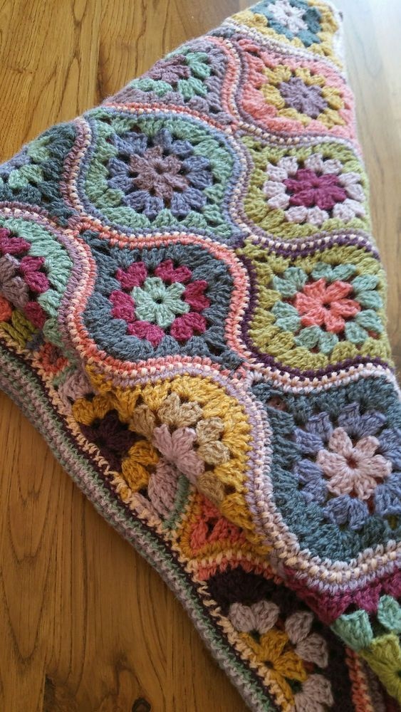 Bauble Shaped Crochet Motif Blanket.