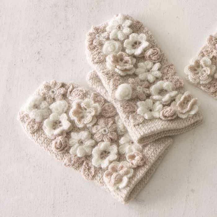 Ideas to crochet mitts with flowers