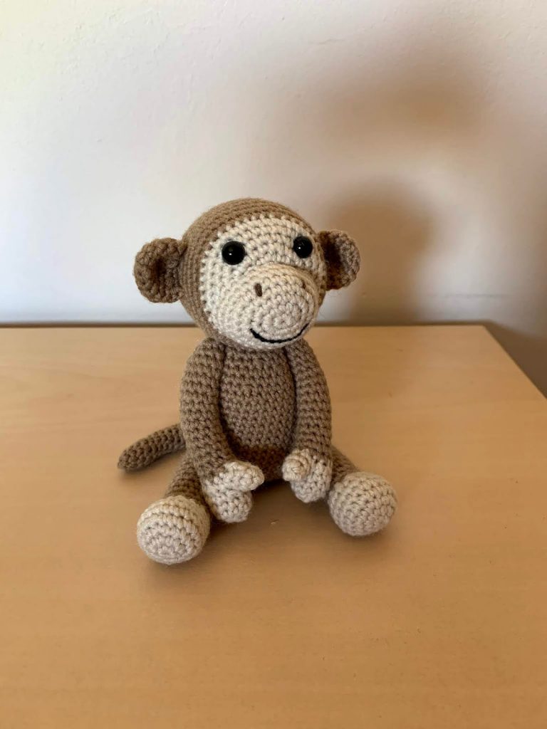 Free crochet pattern for an amigurumi monkey