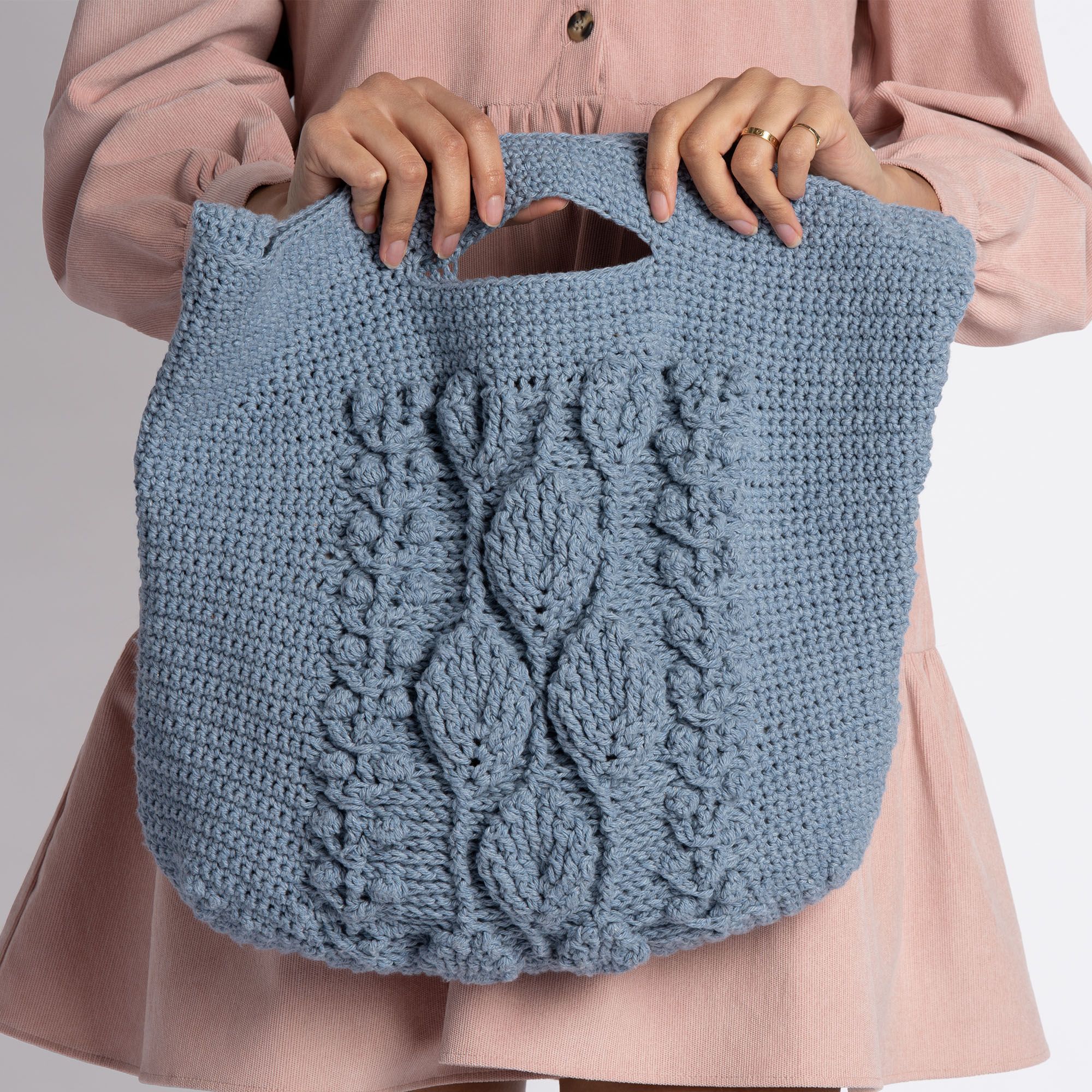 Free-Crochet-Pattern-for-a-Climbing-Leaves-Tote-Bag