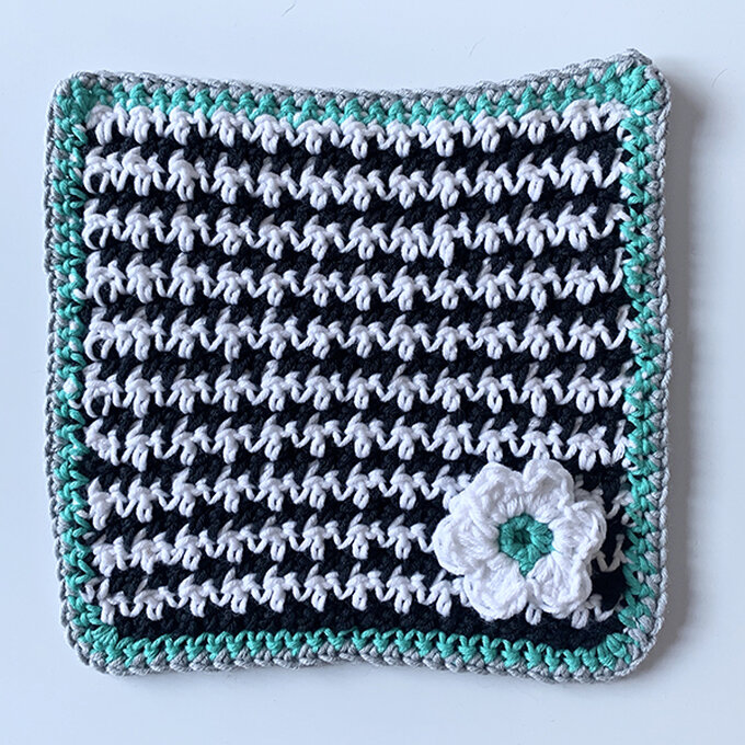 Houndstooth-inspired design free crochet square pattern