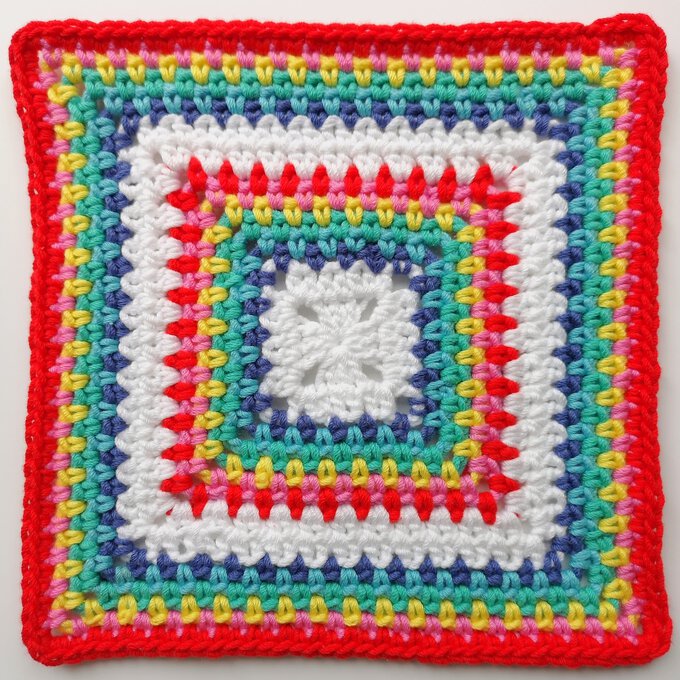 Solid rainbow moss stitch granny square pattern