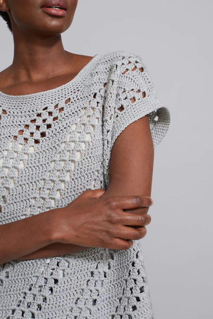 Free crochet pattern for an eyelet top