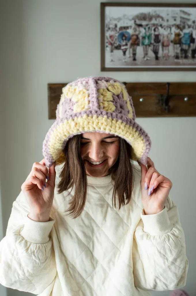 Granny square bucket hat free crochet pattern