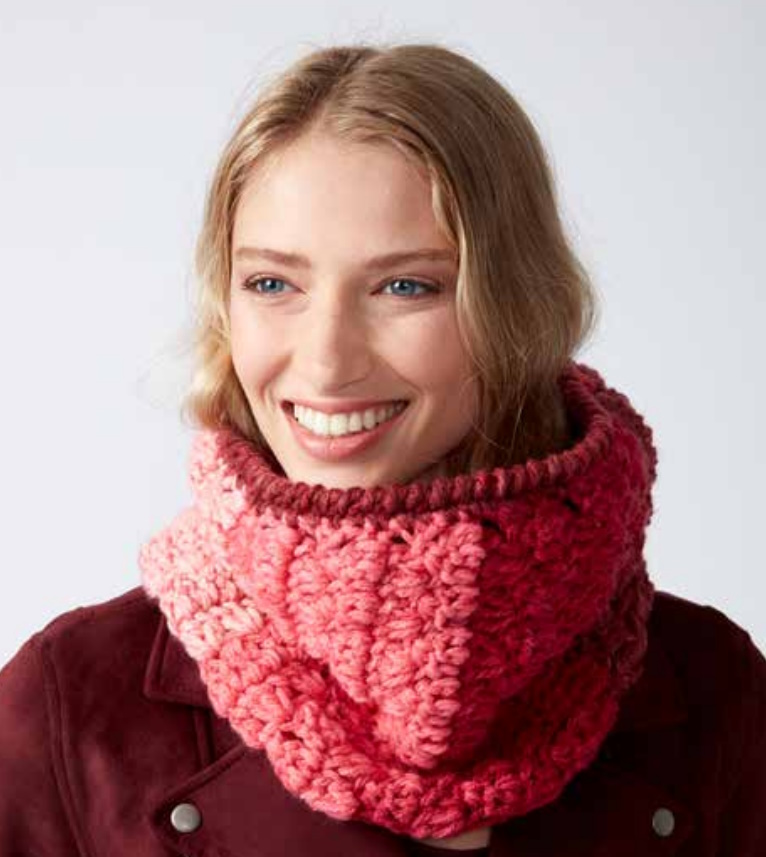 Cozy Winter Accessories Roundup chunky cowl free pattern