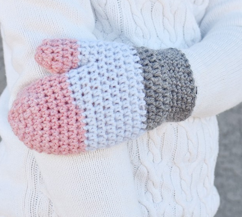 Cozy Winter Accessories Roundup mittens free pattern crochet
