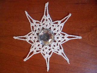 Free crochet pattern for an 8 point snowflake
