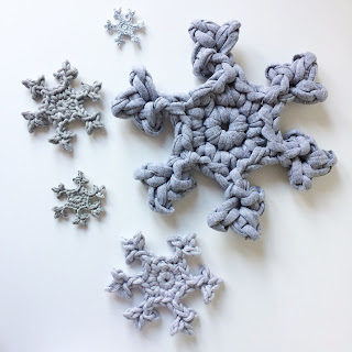 Super easy crochet snowflake patterns in different sizes