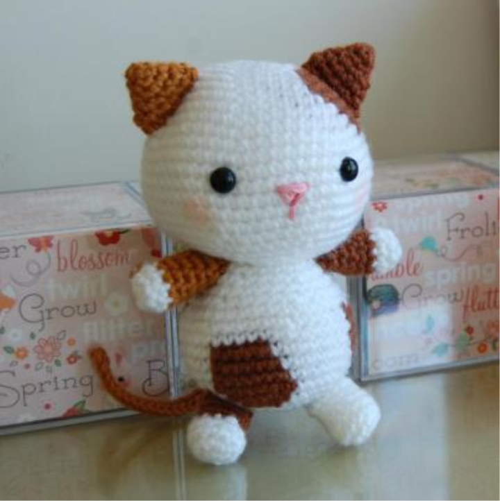 Cute Crochet Kitten Free Amigurumi Pattern