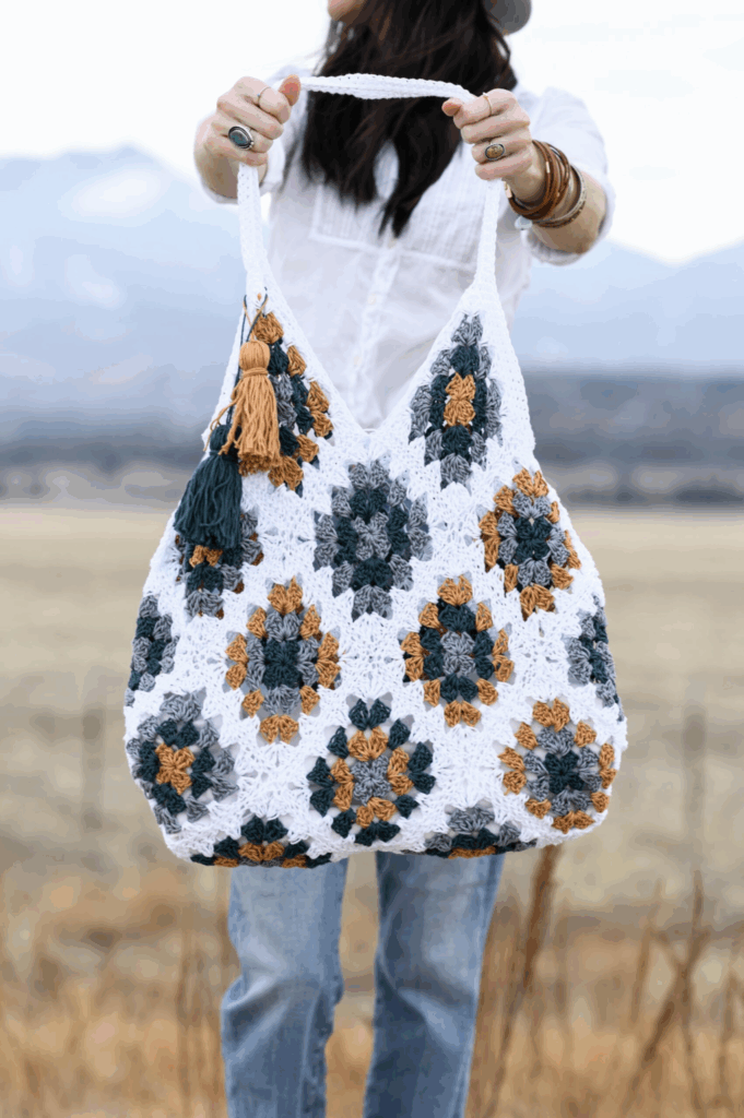 Magnolia Granny Square Bag free crochet pattern