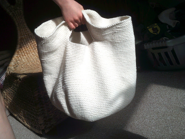 Very easy crochet tote bag in white