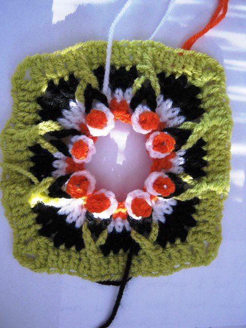 Granny Square that Starts from the Outside - in